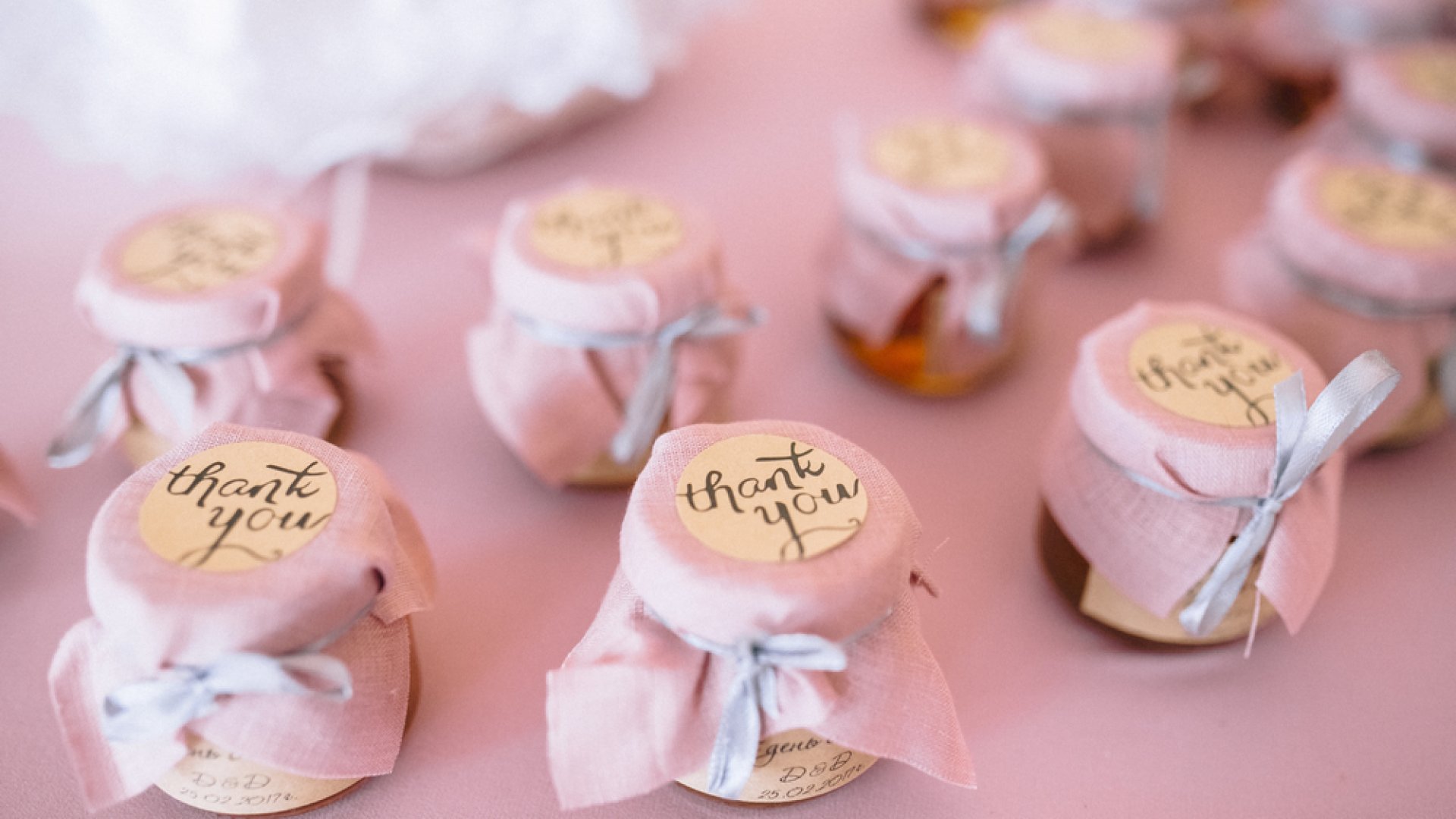 8 különleges esküvői köszönőajándék: hasznos apróságok mindenki örömére