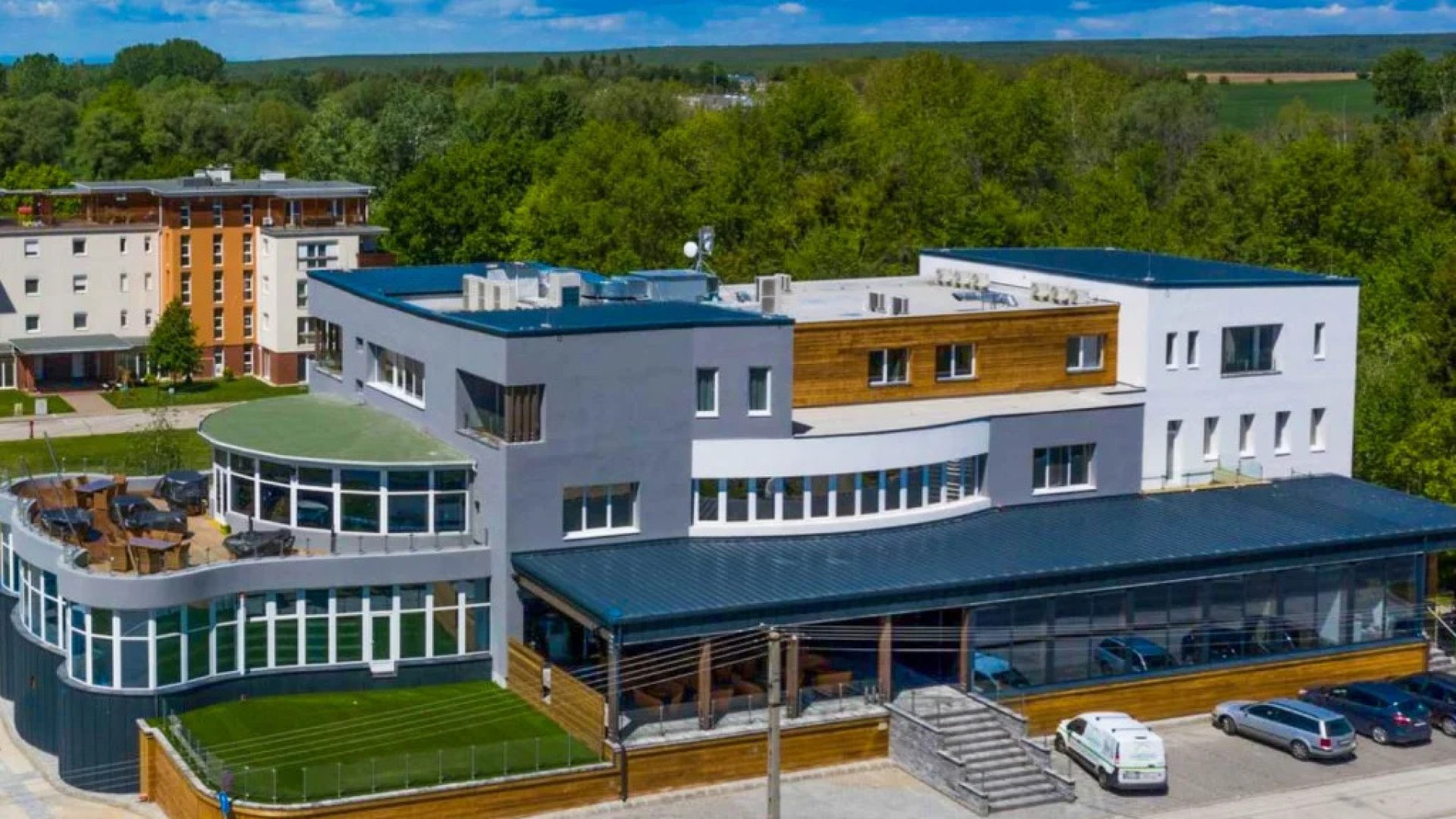 Panoramahotel im Balaton-Oberland mit Blick auf die Hügel im Kristály Hotel Ajka